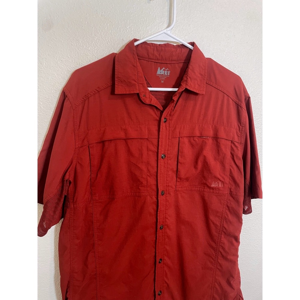 Men's REI Red Short Sleeve‎ Button Up Hiking Outdoor Shirt Medium